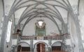 Die reformierte Flurinus-Kirche in Ramosch, Unterengadin/GR.